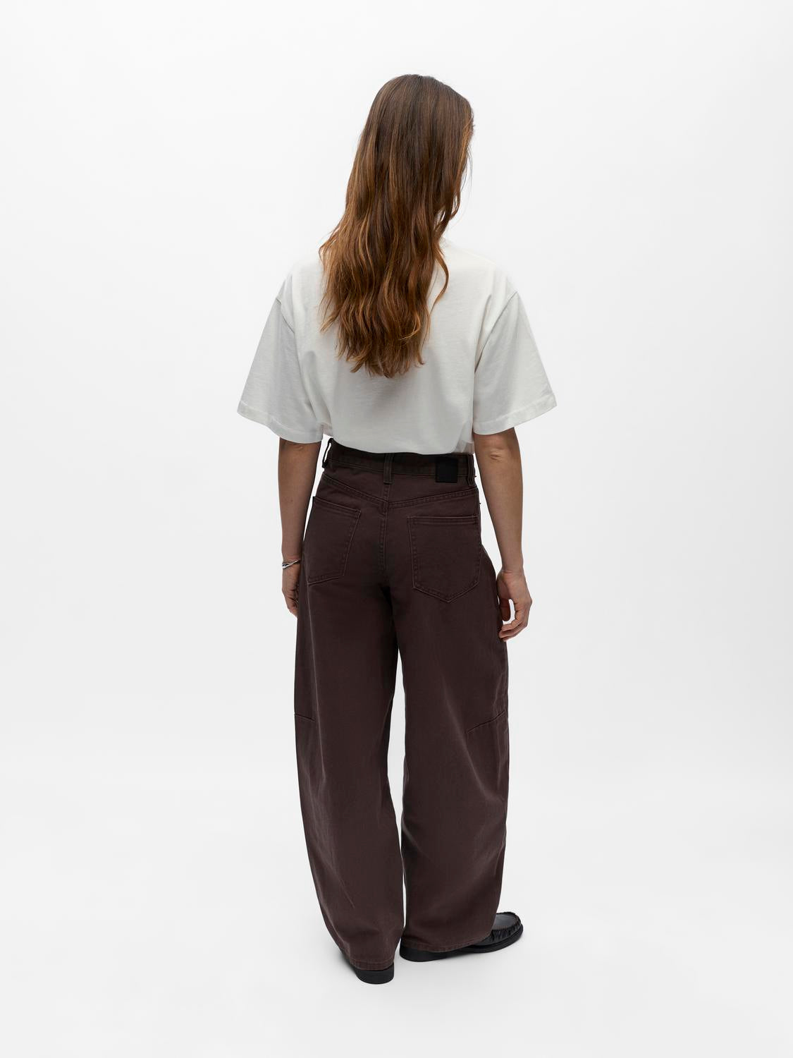 model_shot-back